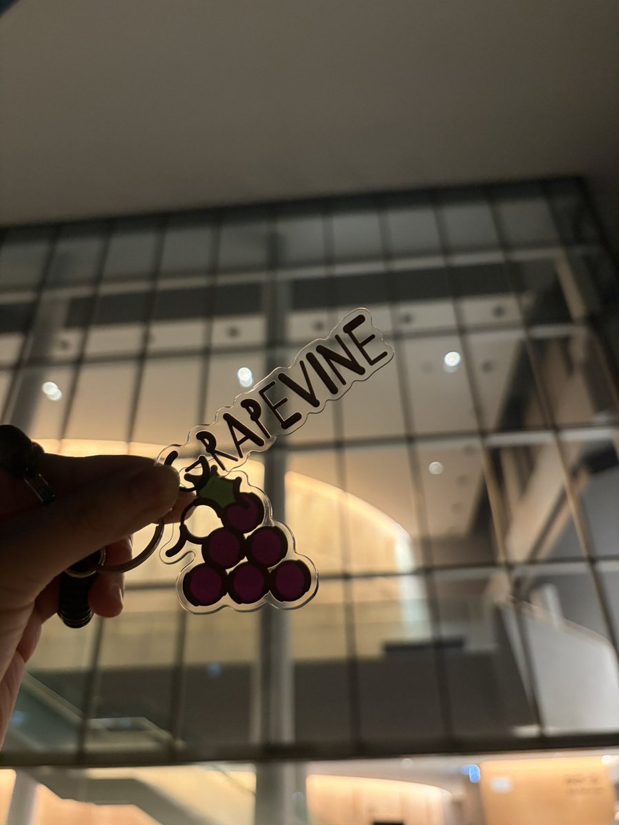 rocklock1212's tweet image. 初めてGRAPEVINE生でライブ見たんですが
やばかった！5人共かっこよすぎ…！
音と歌声にがちぼこにされたし一曲一曲照明にもすごい圧倒された！！田中さんってあんなお茶目なのか…！
夏のツアー福岡はPayPayドームって言ってたからえー！すご！！って思って会場を出たのに普通に騙された😇
#GRAPEVINE