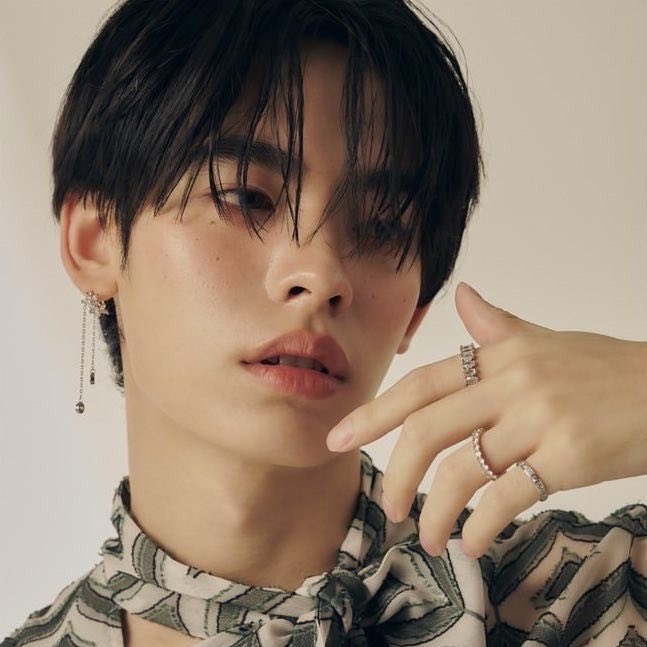o5mhys's tweet photo. ชอบน้องป๋อตอนถ่าย photoshoots อะไรแบบนี้มาก เป็นคนที่ถ่ายรูปออกมาแล้วขึ้นกล้องมากจริง ๆ 
sex appeal สูงมาก แล้วเป็นคนหน้าสวยอะ แต่หน้าไปได้หลายลุค สามารถดูได้ทุกวัน แบบที่ไม่เบื่อเลยอะ https://t.co/Z9OmblRqpL