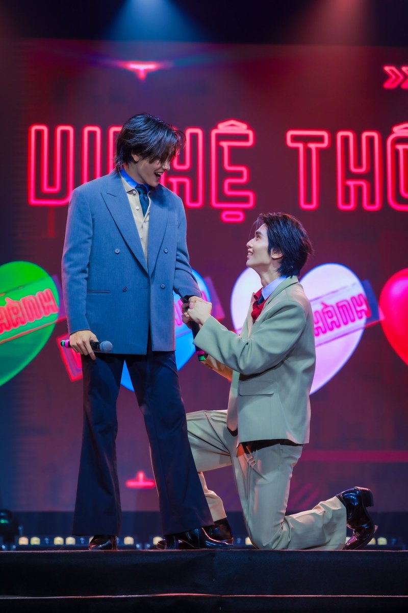 GMMTV's tweet photo. Cảm ơn vì những kỷ niệm thật đẹp tại thành phố Hồ Chí Minh 🤍
Chính các bạn đã khiến fan meeting này tràn ngập niềm hạnh phúc.
Hy vọng mọi người đã ra về với nụ cười giống như JoongDunk 😊
Hẹn gặp lại các bạn lần sau nhé!

ขอบคุณความทรงจำดีๆ ที่ Ho Chi Minh City 🤍
แฟนๆ ทุกคนทำให้แฟนมีตครั้งนี้เต็มไปด้วยความสุข หวังว่าทุกคนจะมีรอยยิ้มกลับบ้านไปเหมือนกับ จุง-ดัง นะครับ แล้วพบกันใหม่โอกาสหน้าครับ 😊

#JoongDunkFMinHCMC
#GMMTV @ChenRcj @dunknatachai