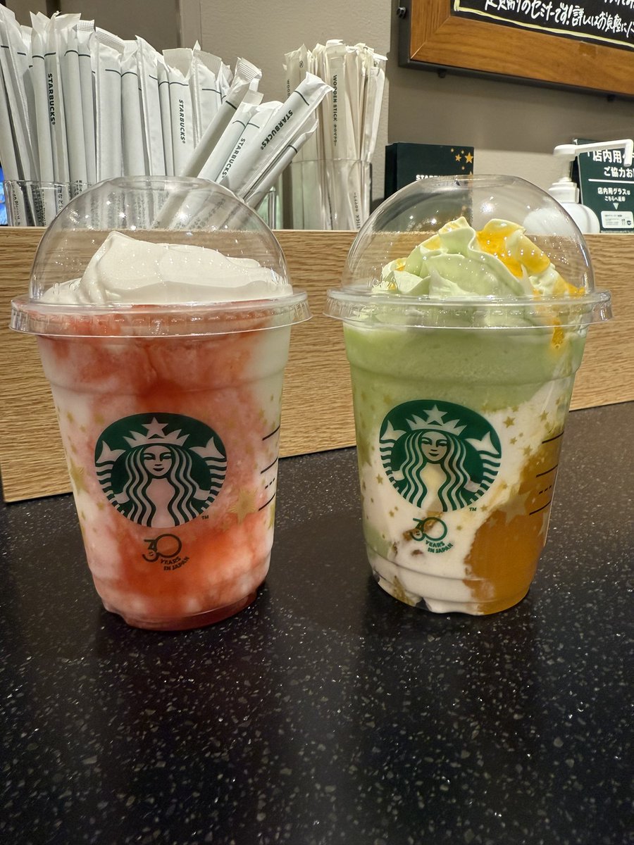 メロンが始まったみたいなのでスタバに来た
美味しいけど相変わらず甘い