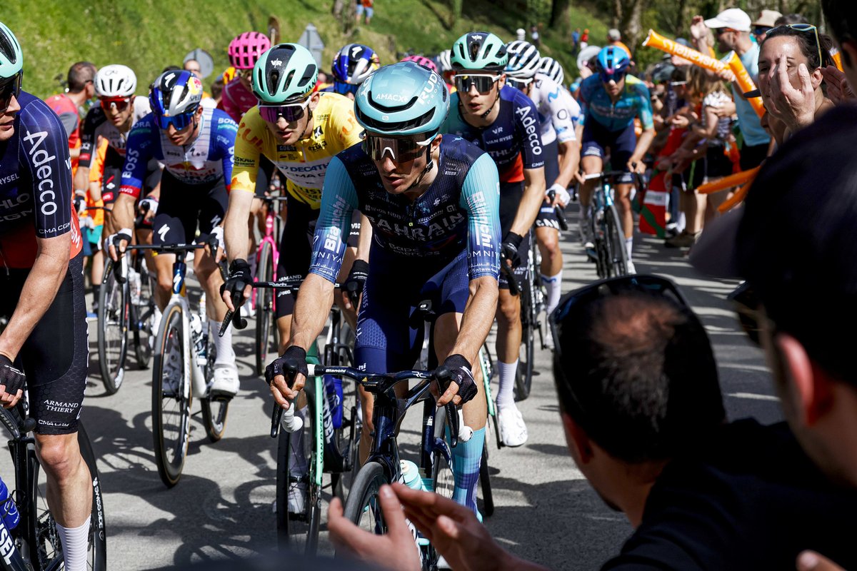 BHRVictorious's tweet image. 📣 @PelloBilbao1990 has confirmed he will retire from professional cycling at the end of the 2026 season, announcing his decision in front of home crowds on Stage 6 of the @ehitzulia 

bit.ly/3OuuaOa

📸 @SprintCycling