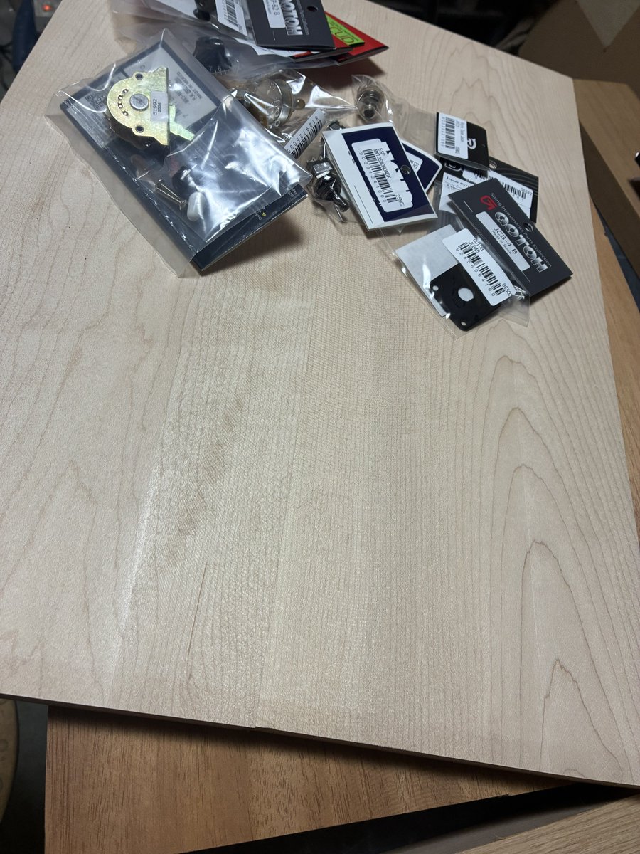 せっかくお問合せいただいたのに返事がドメインのせいか再送しても届かなくて悲しみ…最近多いんですよね、DMの方が確実なくらい。

あ、進捗はインレイに絶賛沼ってるので今回は保留しましてこちらをパシャり
開始はもう少し先なのでまだ揃ってませんが次のオーダー用の材料達です。作るのが楽しみー