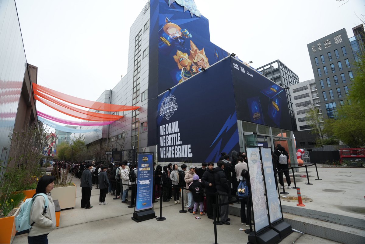 CRbraverse's tweet image. The First Ever World Champion. 🏆

쿠키런 브레이버스 초대 월드 챔피언 등극!
믿기지 않는 순간, 결과로 증명했습니다.

🥇Christian Jay Catana 
🥈Chou Yung Chen
🥉박상진

응원해 주신 모든 분들 감사합니다. 
내일도 쿠키런 이벤트는 계속됩니다. 채널 고정! ✨
#CookieRun #TCG #Champion