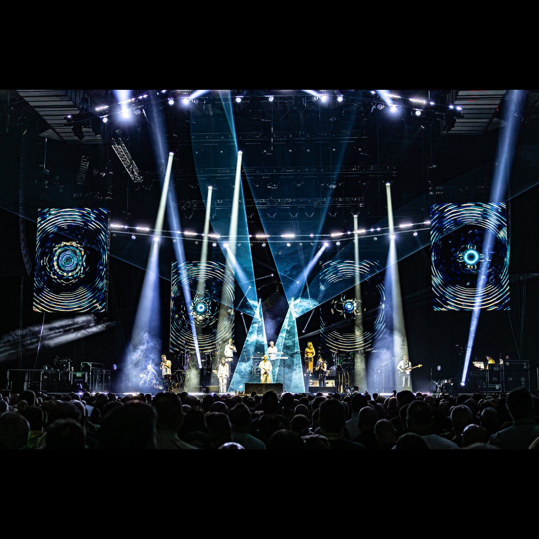 wearejames's tweet image. So it’s all true what they say about Newcastle on a Friday night!!! Thank you to everyone who came to the Utilita Arena….you were loud!! Thank you also to our great special guests @dovesmusicblog. Love Is The Answer. NBL x

📷 IG: paulwdixonphotography
#JamesLive2026 #Newcastle