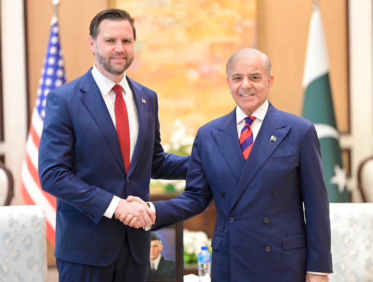 Prime Minister Muhammad Shehbaz Sharif held a meeting with His Excellency JD Vance, Vice President of the United States of America on the sidelines of Islamabad Talks. 11 April, 2026.