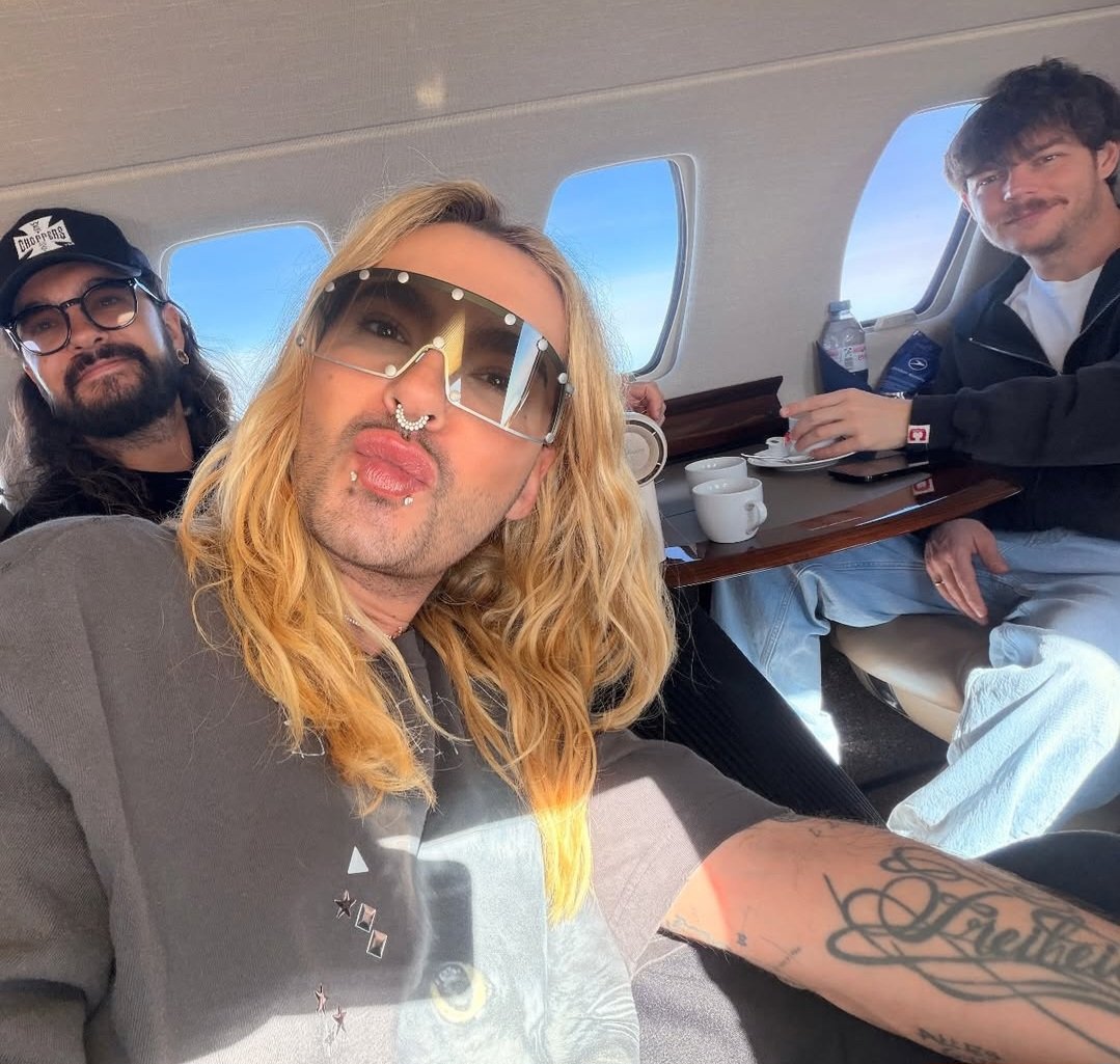 covered_in_gold_ tweet media