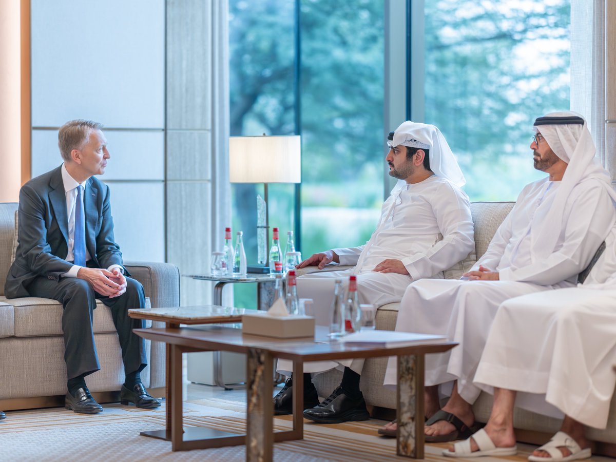 Emirates_News's tweet image. HH Sheikh Maktoum bin Mohammed bin Rashid Al Maktoum meets with Bruce Flatt, CEO of Brookfield Corporation, a leading global asset and alternative investment management company to explore opportunities for cooperation and Dubai’s sustainable growth.

#EmiratesNews #DubaiOneTv
