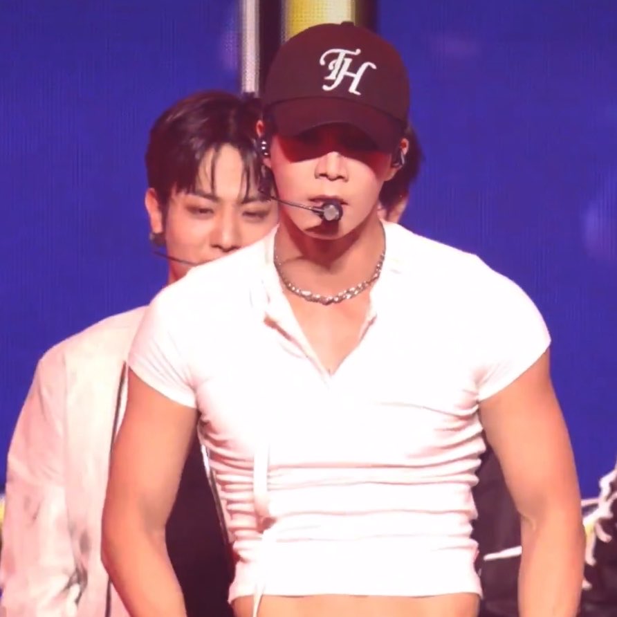 하이✶ tweet media