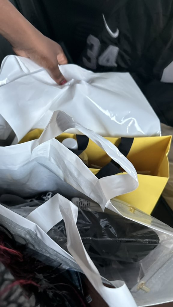 rockstar brat 🎸☆⋆｡𖦹°‧★ tweet media