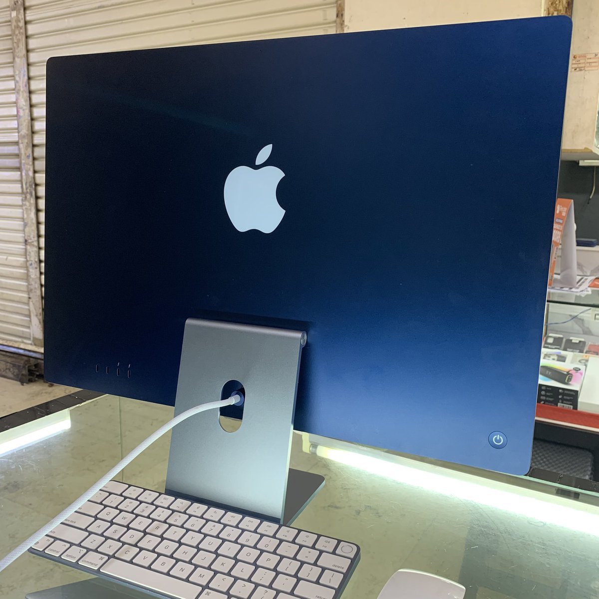 Apes Store ID tweet media