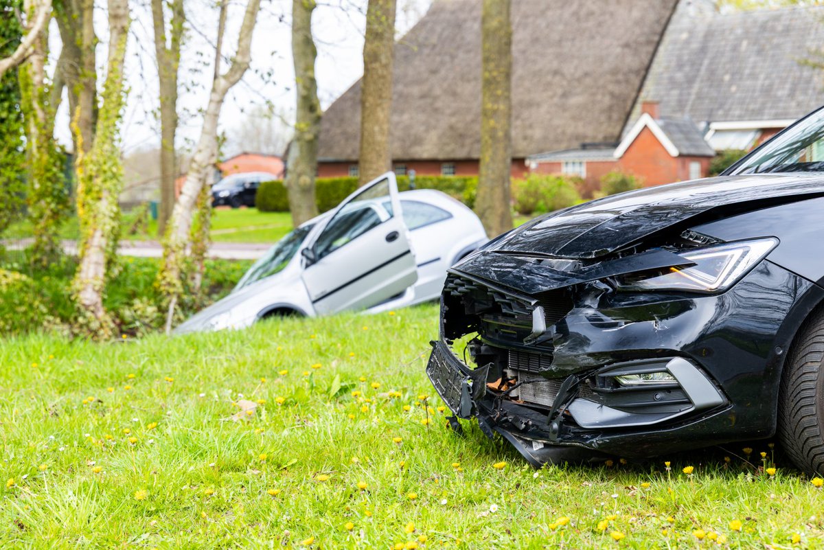 Auto's in botsing in Drachtstercompagnie