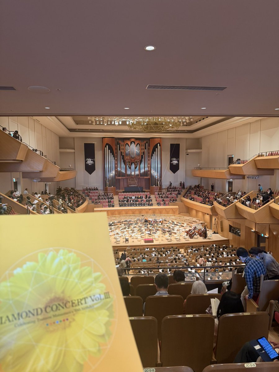 友人の所属しているConbinirが出演するダイヤモンドコンサートへ💎

松村先生が導く崇高な音楽。門下の顔合わせがあり最後まで聴けませんでしたが、たっぷり浴びることができました。

音楽は歌である。と再認識しました。明日からまた頑張ろう。