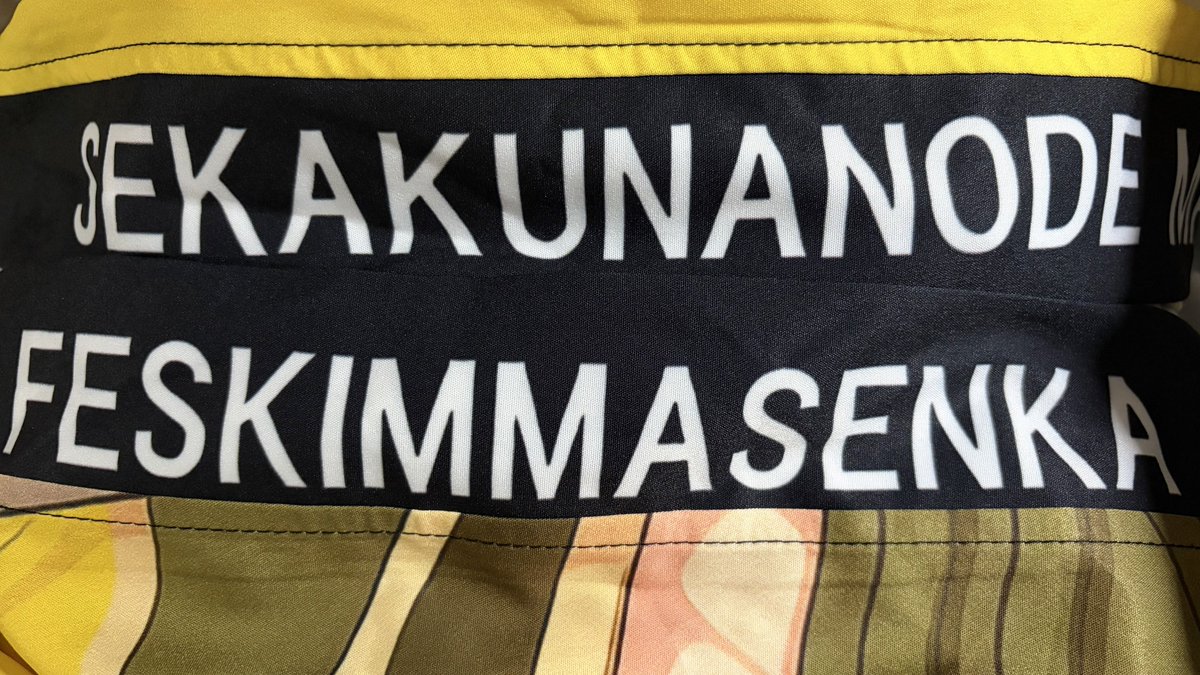 法被を買った方、
文字はみんな「SEKAKUNANODE MATAx5 FESKIMMASENKA」になってますか？
それとも個体差(良品と不良品)がある感じ？