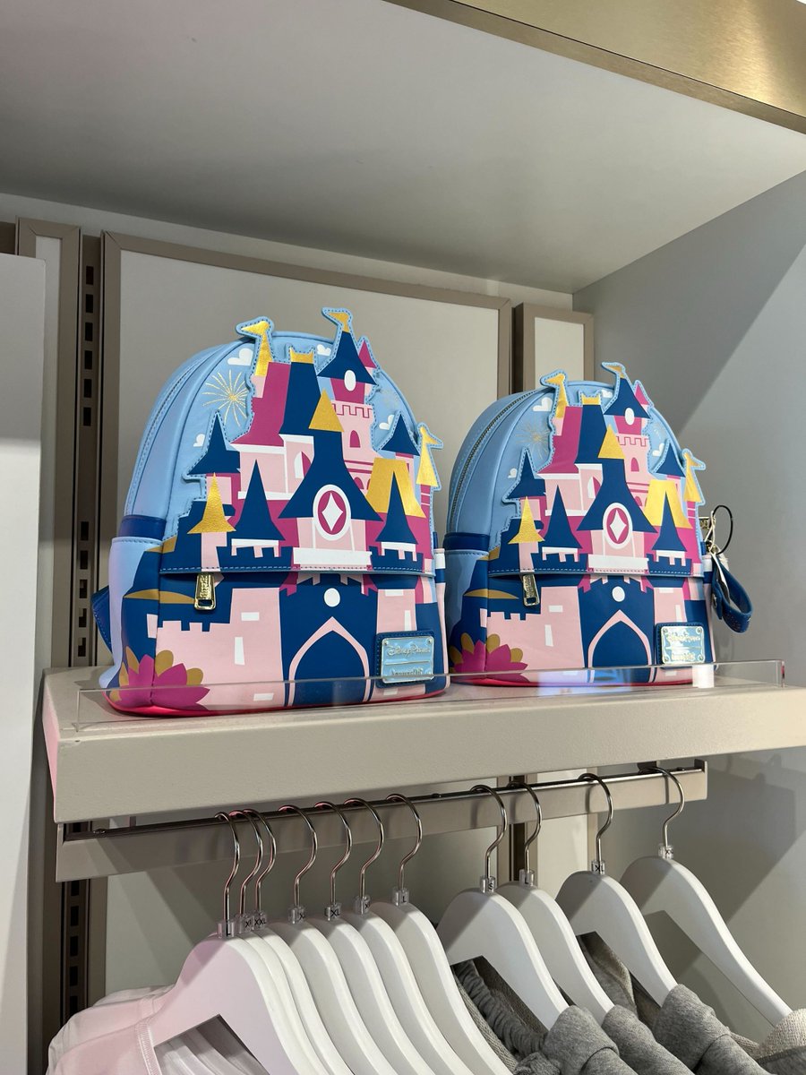 DisneyGazetteFr's tweet image. #DisneylandParis

Et si vous faisiez personnaliser votre Loungefly pour 5€? 💫

Rendez-vous à Disney Style! ⭐

#Disney
