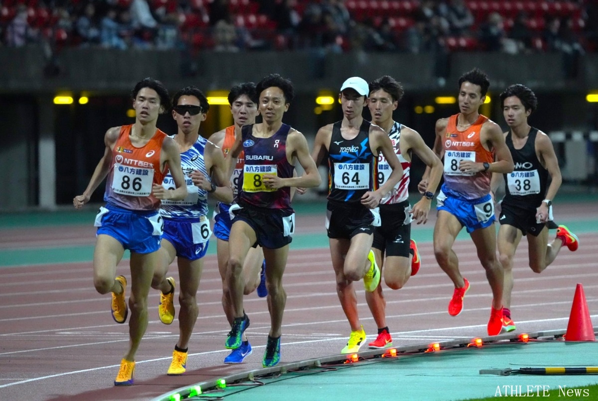 ATHLETE__news's tweet photo. 第34回金栗記念選抜陸上中長距離大会 
グランプリ男子10000m決勝
優勝　楠岡由浩（帝京大）28:17.66
２位　服部弾馬（NTT西日本）28:44.24
３位　小林　歩（SUBARU）28:49.30
#金栗記念 #日本グランプリシリーズ https://t.co/EV2Txau7vV