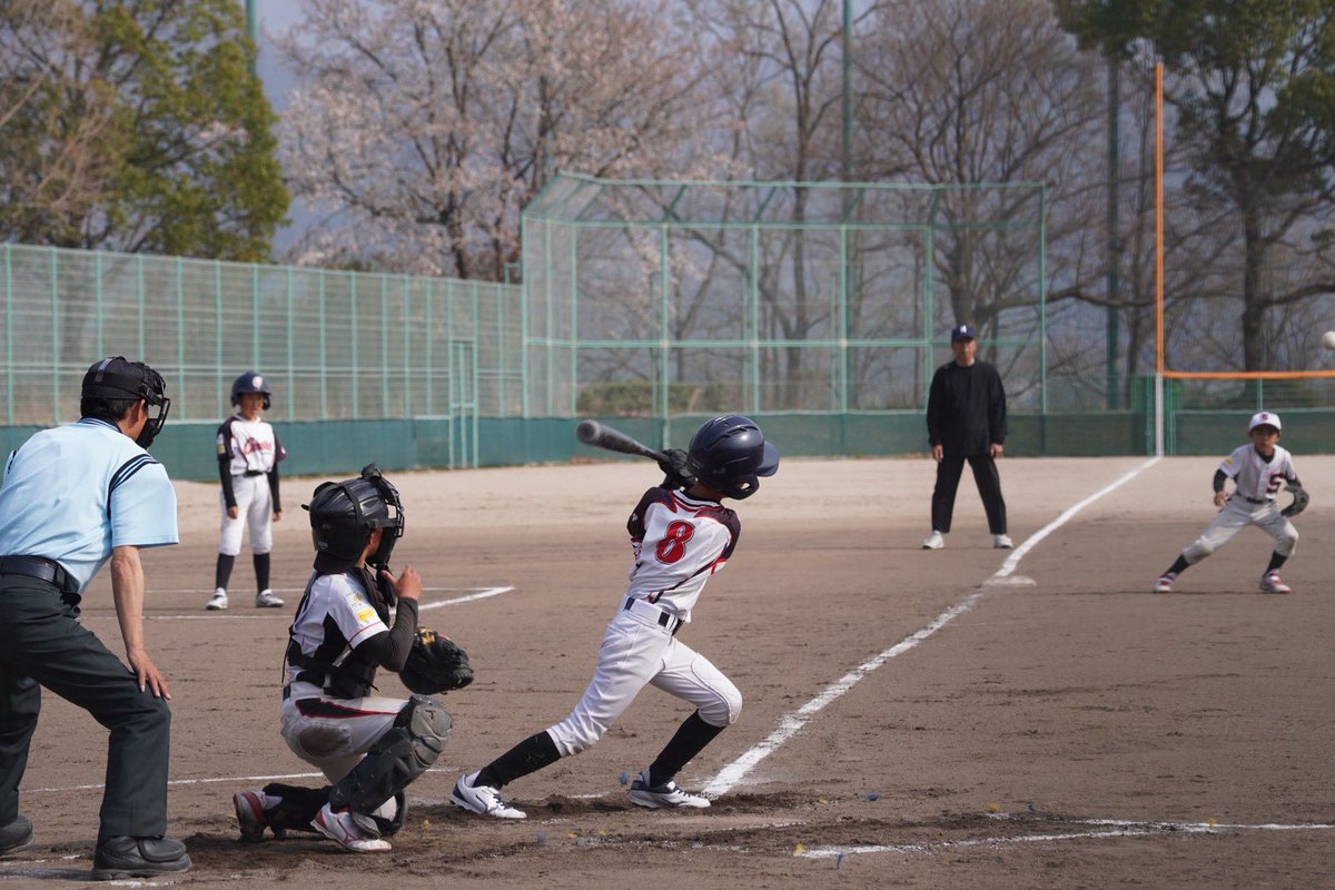 shin42578's tweet photo. 3/28(土)第46回全日本学童軟式野球大会 山口市内予選⚾️
少年野球の甲子園へ向けた第一歩👊
1回戦　vs白石少年野球クラブ
主将を体調不良で欠く中、チーム一丸となって挑みます😤
キャッチャーを中心にまとまった素晴らしいチームに、中盤まで粘って先制‼️投手陣を中心に守り勝ちました😊
次も勝つ‼️👊 https://t.co/0wekpKkTjr
