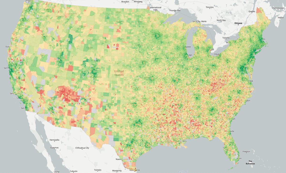 estacion_erre's tweet photo. 🎯 [TIP de R - RECURSO 📚] ¿Querés crear mapas interactivos sin depender de servidores externos?

{freestiler} es un motor de vector tiles para R que convierte datos espaciales en archivos PMTiles listos para servir desde cualquier lado.

freestiler te permite transformar objetos `sf`, archivos en disco o queries de DuckDB en un único archivo `.pmtiles` sin necesidad de instalar dependencias externas. El motor está escrito en Rust y corre in-process, lo que lo hace súper rápido y eficiente. Soporta dos formatos: MapLibre Tiles (MLT), un formato columnar de nueva generación que es el default, y Mapbox Vector Tiles (MVT), el formato protobuf ampliamente soportado.

Lo mejor es que todo funciona con una sola salida: un archivo `.pmtiles` que podés servir desde cualquier servidor estático. Ideal si trabajás con datos geoespaciales grandes y querés evitar la complejidad de infraestructuras complicadas.

✔️ Beneficios:
✔️ **Sin dependencias extra**: Todo integrado en R, escrito en Rust y corre en el mismo proceso
✔️ **Flexible con tus datos**: Funciona con sf objects, archivos en disco o queries de DuckDB
✔️ **Portabilidad total**: Un archivo `.pmtiles` que servís desde cualquier lugar sin infraestructura pesada

🔥 Tip: Combiná freestiler con Shiny o Quarto para crear dashboards geoespaciales que escalen sin quebraderos de cabeza.

↪ https://t.co/GGzbet0G1N
✍🏽 @kyle_e_walker  

¿Ya trabajás con datos geoespaciales en R? ¿Qué herramientas usás actualmente para visualizarlos? 
 
#RStats #RStatsES #Rtips #DataScience