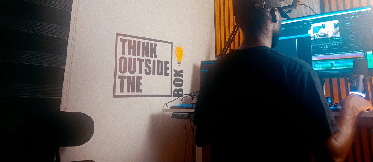 rex_armoo's tweet image. What is weekend? 😏 
...at it again 👨🏾‍🍳🎨🎥
#creative #videoediting #design #smports