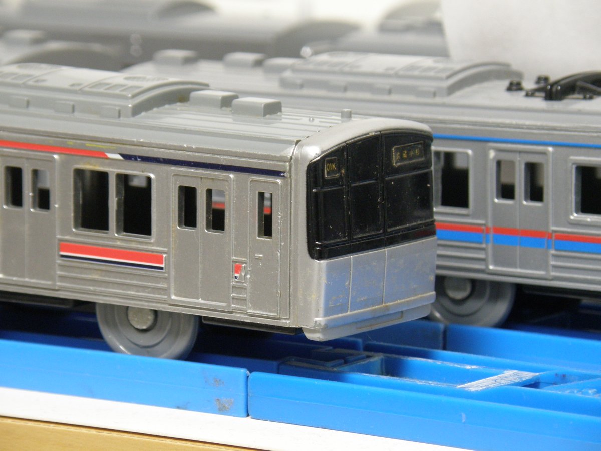 youplarail's tweet photo. 中古で東急3000系のプラレールをGET。
三田線グループも賑やかになってきました。
ただ、状態はあまり良くなく、ゴムタイヤは固まっていましたし、何といっても後ろの帯が剝がれているのが残念...
しっかり動いてくれたので、まあOKですかね。
#プラレール #中古プラレール #ジオラマ #東急電鉄 https://t.co/Gpd6FfsNC2