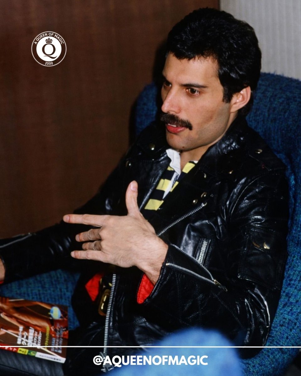 aqueenofmagic's tweet image. Freddie Mercury being interviewed for Japanese musicmagazine 'Music Life', Tokyo, Japan, February 1981. Photo by Koh Hasebe.

#FreddieMercury | #Queen | #Japan
