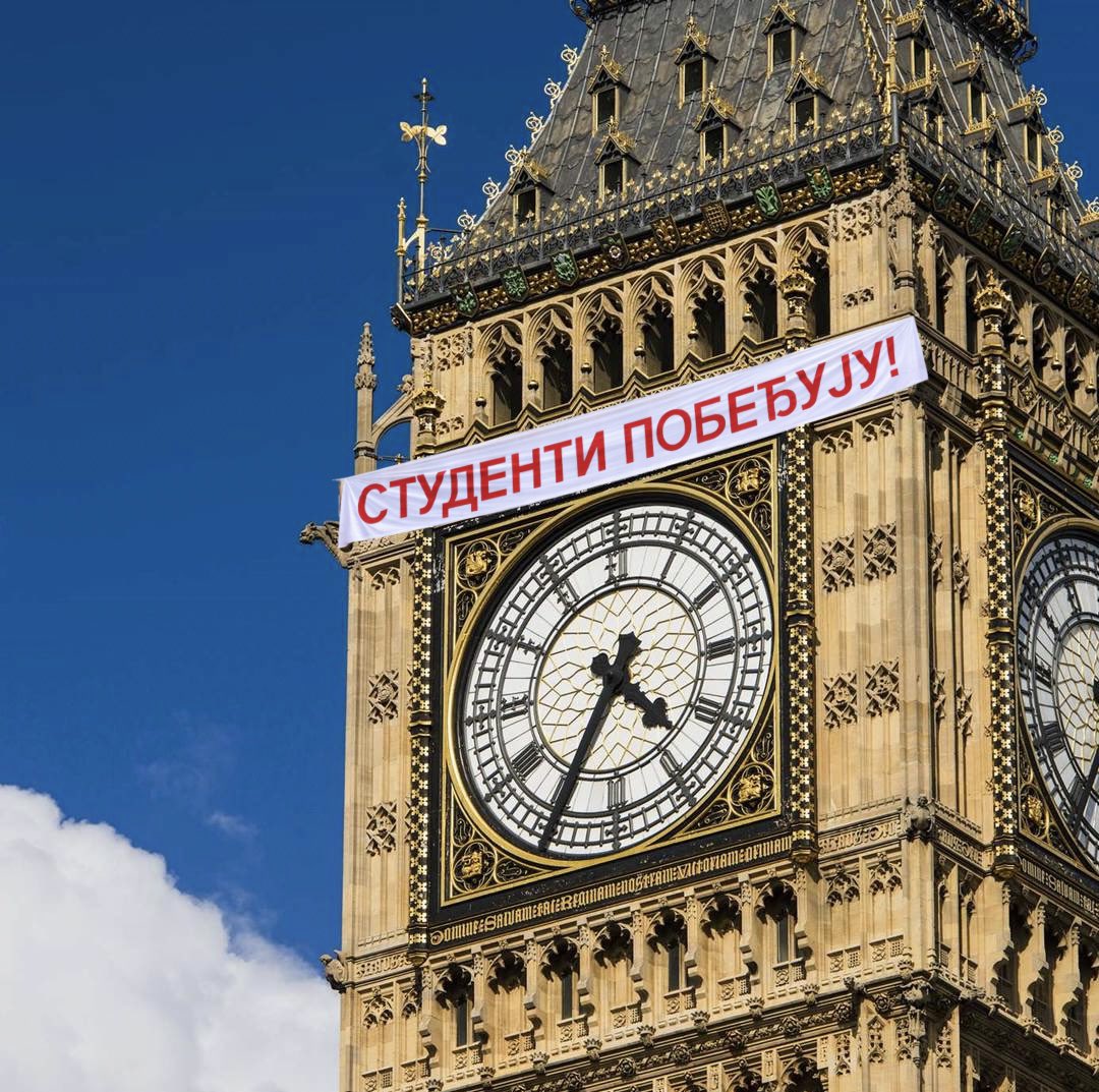 Hejteri će reći da je fotošop, a oni pravi znaju da postoji taj jedan admin iz Londona koji, između dva tvita, stigne i da okači transparent na Big Ben.