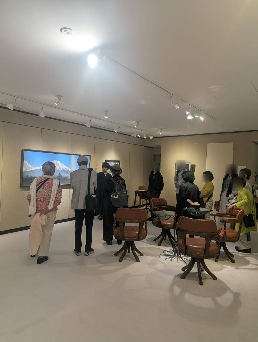 本日は画廊巡りのお客様もいらっしゃり賑やかでした！ ⁡
⁡明日も11時からオープンしております(* ॑˘ ॑*  )