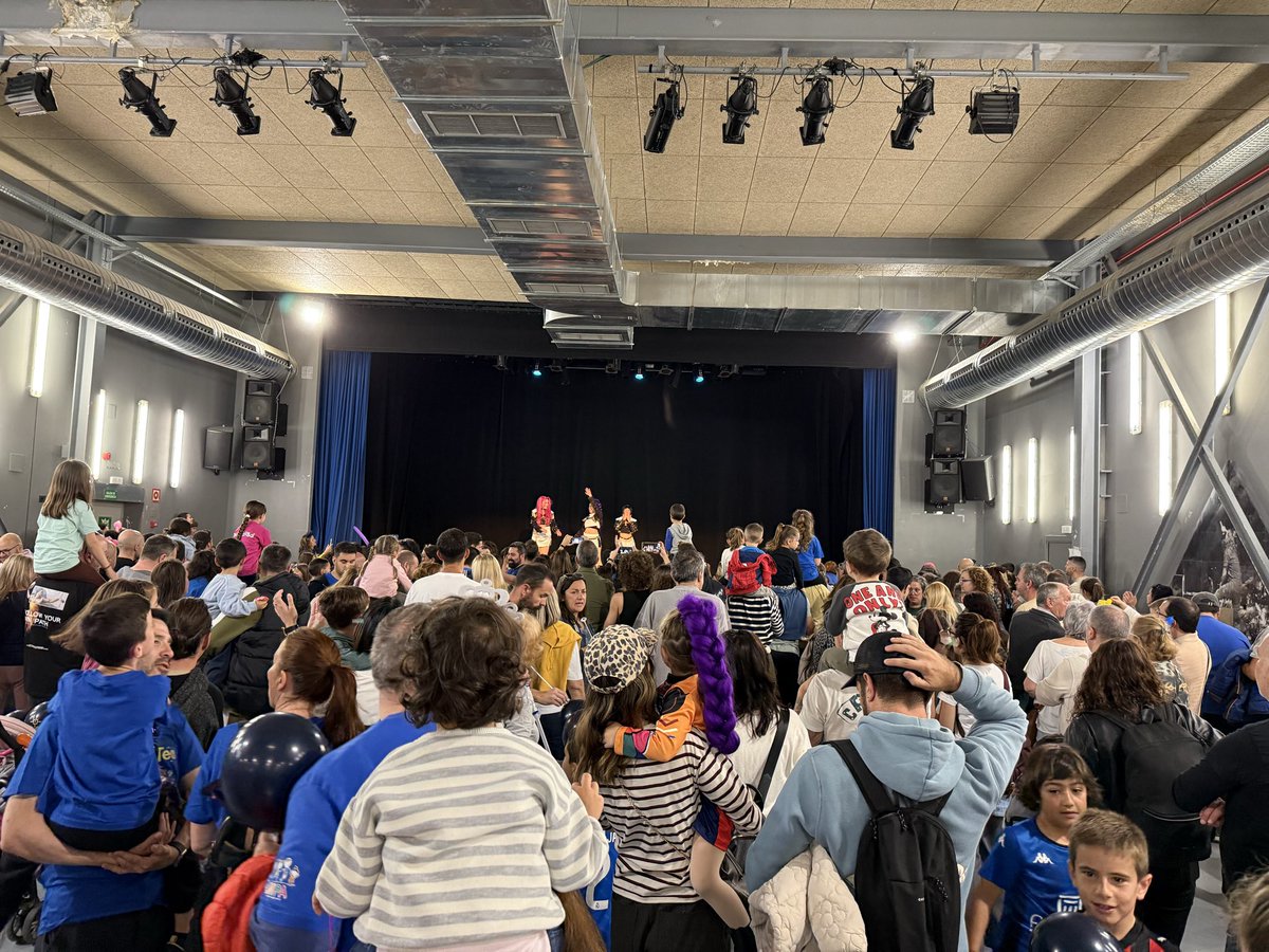 El #DiaMundialAutismo no es solo una fecha,es un compromiso diario.Hoy se ha vuelto a visibilizar en la Casa de la Juventud con @ParlaTea 💙

Mención especial a Chema,presidente que tras 8 años dejándolo todo por la causa,dará relevo en octubre.Gracias por tu entrega infinita! 👏