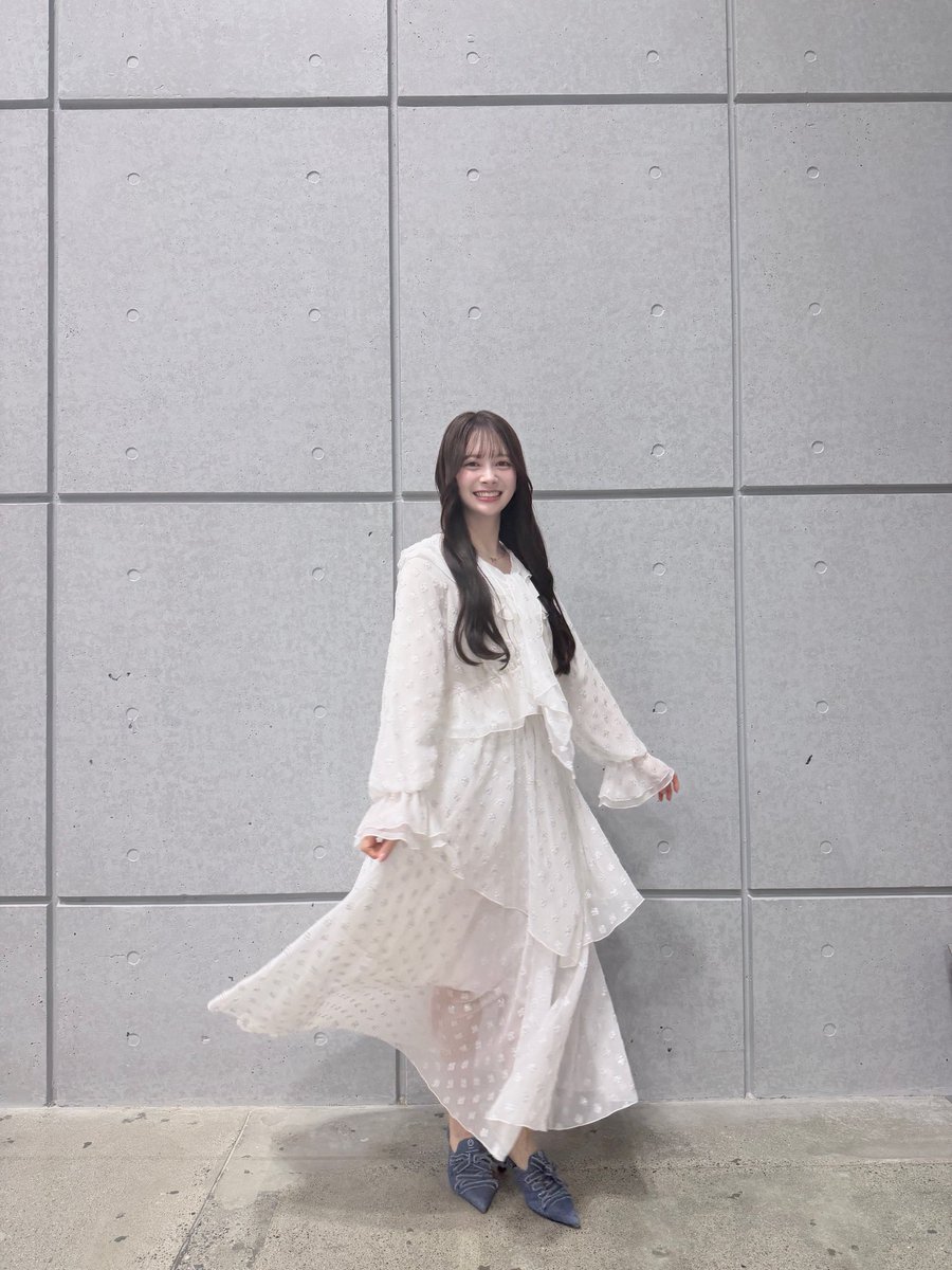 #AKB48_名残り桜
 握手会1日目ありがとうございました❕

コンサートの感想などお話しできて語り合えて楽しかった🎶🤍ユニットも不安だったけれど皆さんの優しさが嬉しかったです🎤

今シングル最後の方も多く、あっという間で楽しかったのは皆さんのおかげだなと感謝を伝えたくなりました🌸