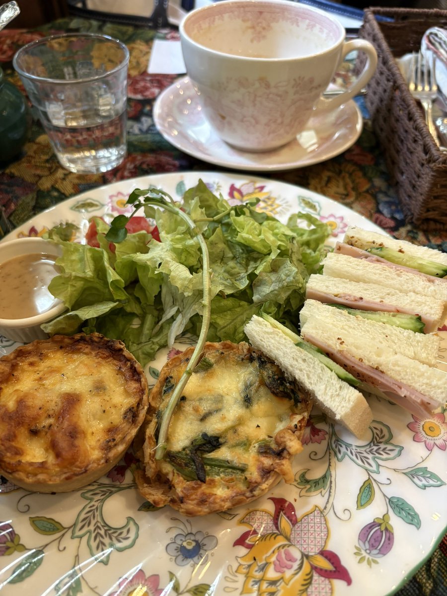 ようやく観れました♡♡
はるちゃんの羽と黒燕尾😭
RYOFUはすごすぎてなかなか席立てず…
ショーはなるほど！なるほど…？と思いながら観てました🦖
明日2回目楽しみっ！キッチンカーも美味しそうだったなぁ。