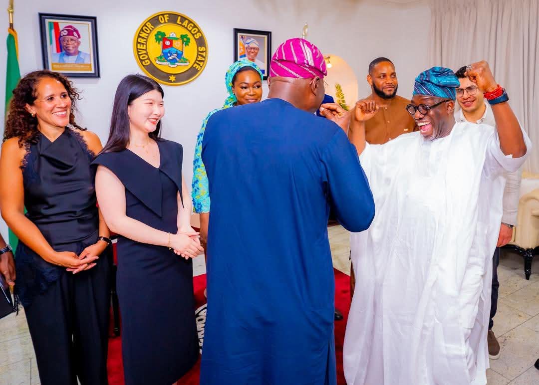 SegunShowunmi's tweet photo. Substance Over Spectacle - Gov @jidesanwoolu of Lagos. 

In a political space crowded with noise and optics, Babajide Sanwo-Olu stands out for something rarer: disciplined, substantive leadership.

At a dinner with participants of the Oxford Saïd Business School Advanced Diploma in Global Business (Class of 2025), he engaged an audience accustomed to working systems. Their questions were rigorous; his responses were precise, detailed, and refreshingly free of buzzwords or bravado.

He spoke clearly about Lagos within the broader national vision under @officialABAT, emphasizing continuity and the cumulative nature of governance. He acknowledged predecessors, not as a courtesy, but as a principle.

Just as important was his focus on building future capacity through the Lateef Jakande Leadership Academy a recognition that institutions endure only when talent is deliberately cultivated.

In an environment that often rewards performance over depth, this was a reminder: effective leadership is not loud it is rigorous, coherent, and anchored in systems that work.

Otunba Segun Showunmi 
The Alternative