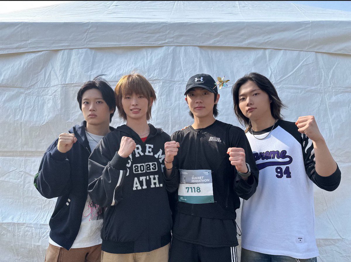 Dragon Pony (드래곤포니) in <2026 MBN SUNSET MARATHON>

RUN RUN RUN🏃‍♂️🏃‍♂️🏃‍♂️
선셋을 바라보며 외친 아 마음대로 다 된다!🌅

🎼 SET LIST

01. 모스부호
02. Waste
03. Zombie
04. 아 마음대로 다 된다!
05. 꼬리를 먹는 뱀
06. Not Out
07. POP UP

#DragonPony #드래곤포니
#MBN선셋마라톤