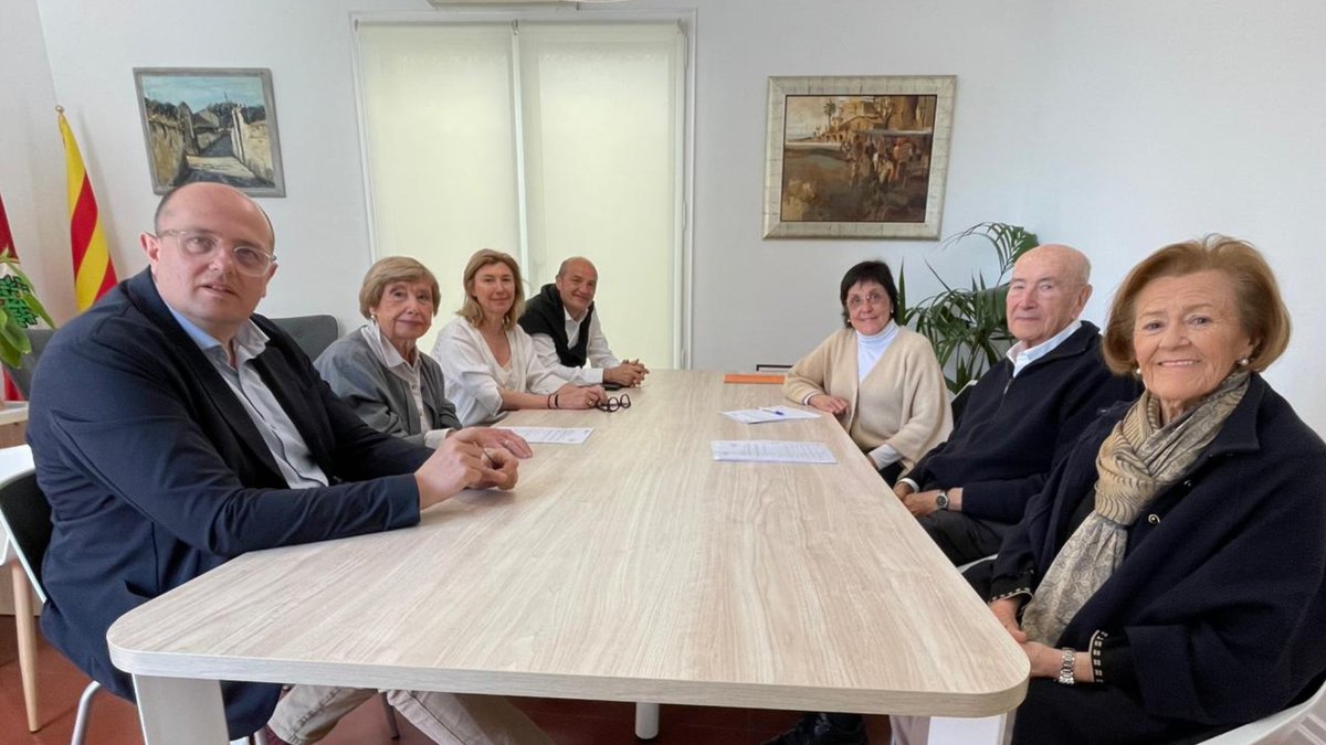 AjArenys's tweet photo. ℹ️ L’Ajuntament ha formalitzat la donació de material bibliogràfic i documental del Pare Fidel Fita a la @BiblioArenysMar , gràcies a la família Montalt i Costa.
Més info ➡️https://t.co/wbMSpzPkrz https://t.co/t7DH7KUtdF