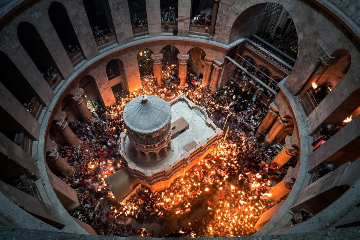 AgentiaBasilica's tweet photo. Sfânta Lumină 🔥 s-a pogorât la Biserica Sfântului Mormânt din Ierusalim în jurul orei 14:13.

Hristos a înviat! https://t.co/YWpj5zZfub