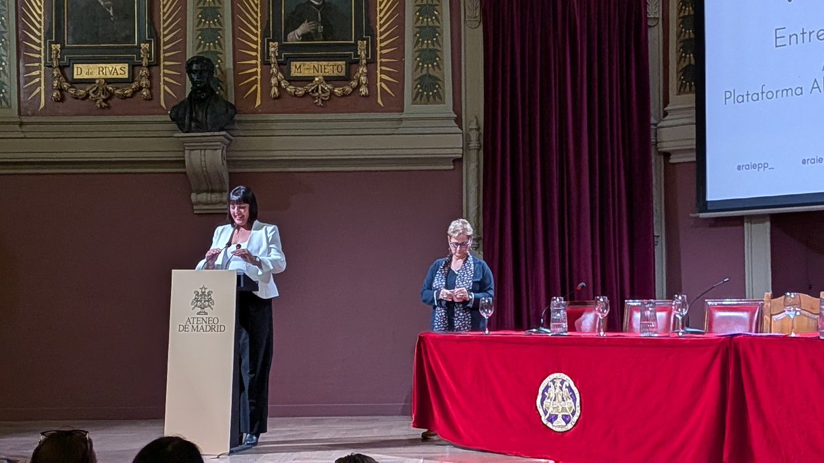 feministes_cat's tweet photo. Cierra este I Encuentro Abolicionista de la @raiepp con la entrega del Premio Clara Campoamor a cargo de @RosaCoboBedia

La categoría de organizaciones para la PAP, @Abolicion_Prost

La distinción individual para Amelia Tiganus por su contribución a la lucha política feminista.
Las supervivientes han revitalizado y dado credibilidad al abolicionismo. Gracias

#LoaspSeráLey
#FeminismoOBarbarie