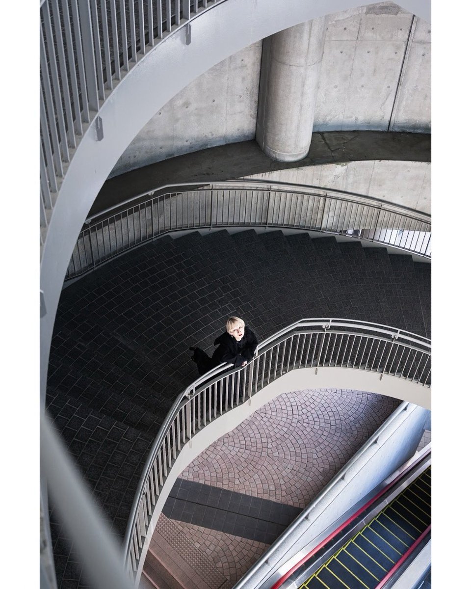 となり@portrait tweet media