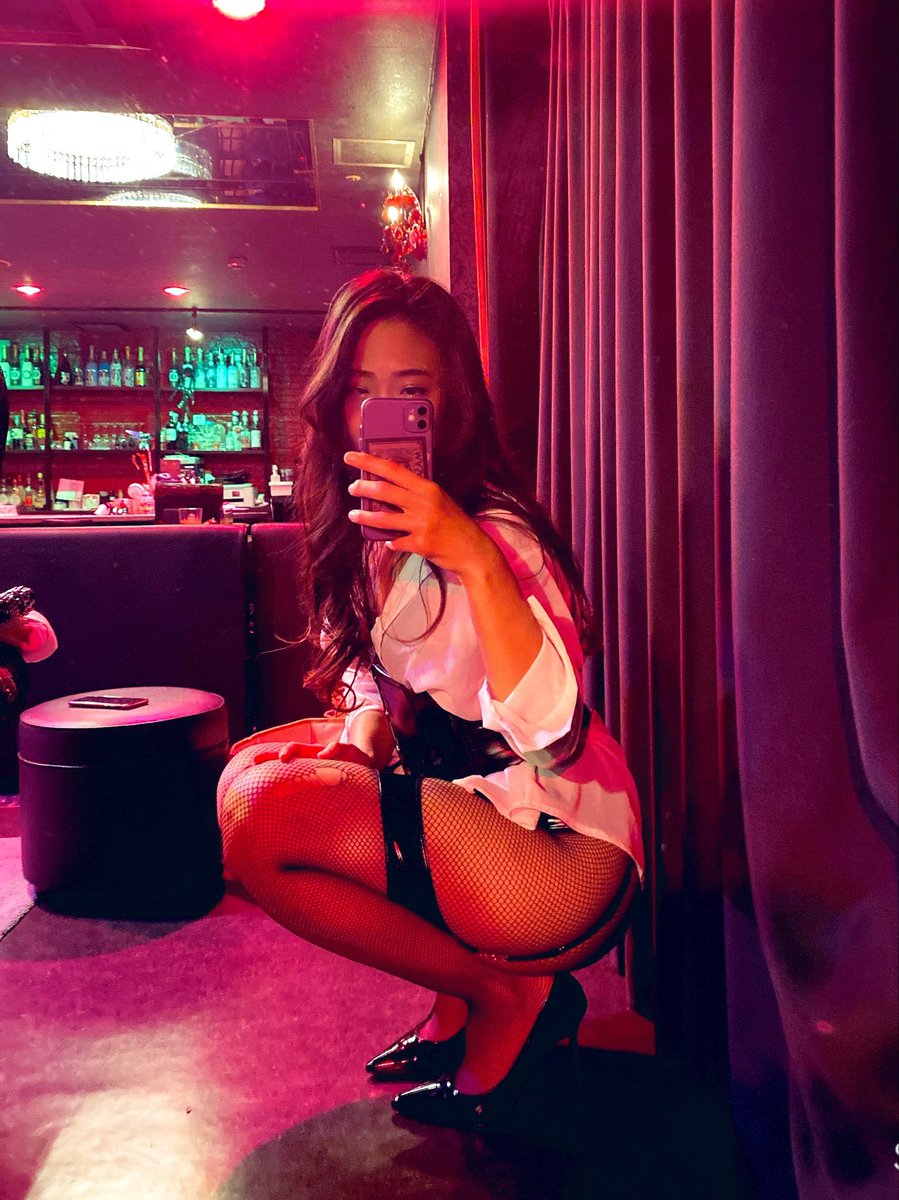 story_of_o_mi's tweet photo. エイト⑧openしました🌹🍑
今日は22時〜小枝ちゃんshowあります⛓️
刺激的な夜をたのしみましょ🐈‍⬛
@8_fetishbar 
#SMショー #SMバー #フェティッシュバー https://t.co/AUjPvuxbSZ