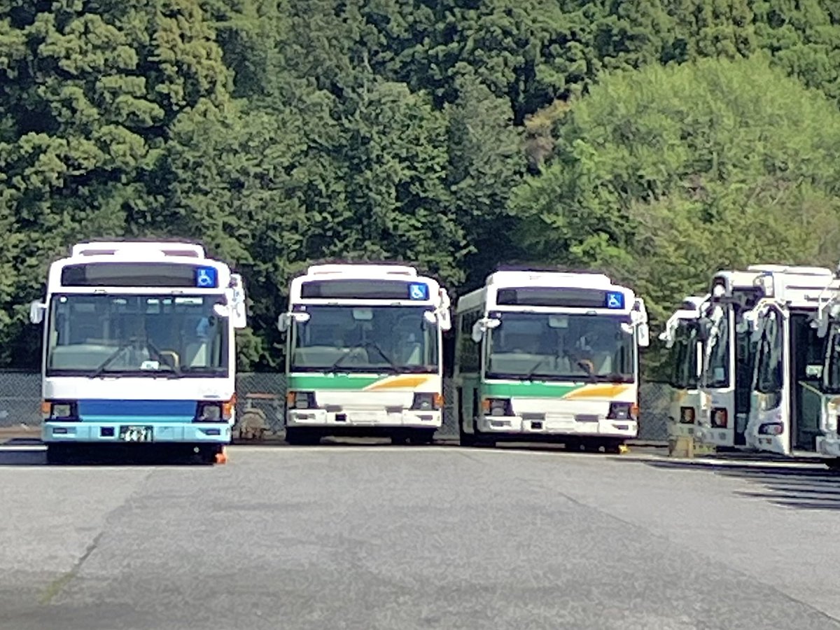 9p2zrsoQf2kiOa8's tweet photo. 京成バス千葉イースト、中野営業所
2026.4.10
廃車体は4台で、すべてノンステップ車。
新車と、旧千葉交通カラーの6471が目立つ。
今やBRCより新車や6471のほうが千葉駅に現れる。
少しずつ変わって来ました https://t.co/LdlllkIzep