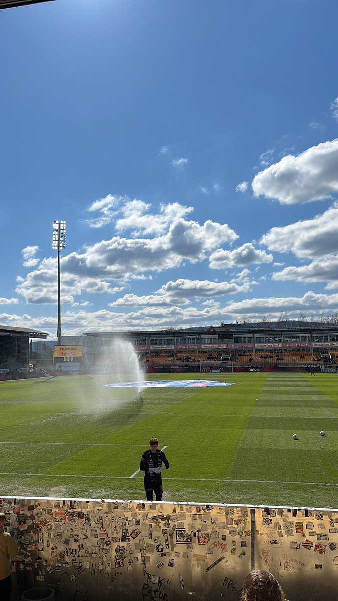 Lillestrøm Away💛🖤