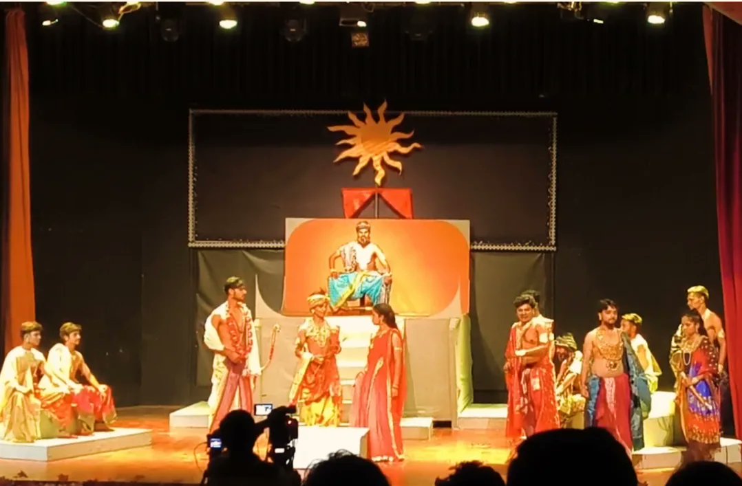 itxtar's tweet photo. Master of Performing Arts in Theatre 
Last Semester Performance 

नाटक - महारथी
लेखक - विभांशु वैभव 
निर्देशक - डॉ. नीरज उपाध्याय 

#himanshukumarsagar
#theatre https://t.co/Xqy2HTdVPw