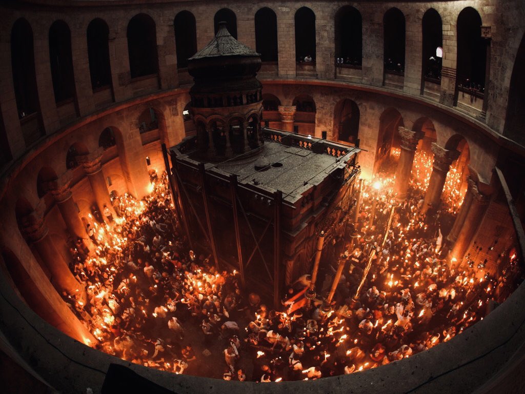 هذا هو اليوم الذي صَنعَهُ الرب، فلنفرح ولنتهلل به
المسيح قام من بين الأموات ووطئ الموت بالموت ووهب الحياة للذين في القبور
كل سنة وحضراتكم طيبين عيد قيامة مجيد ❤️