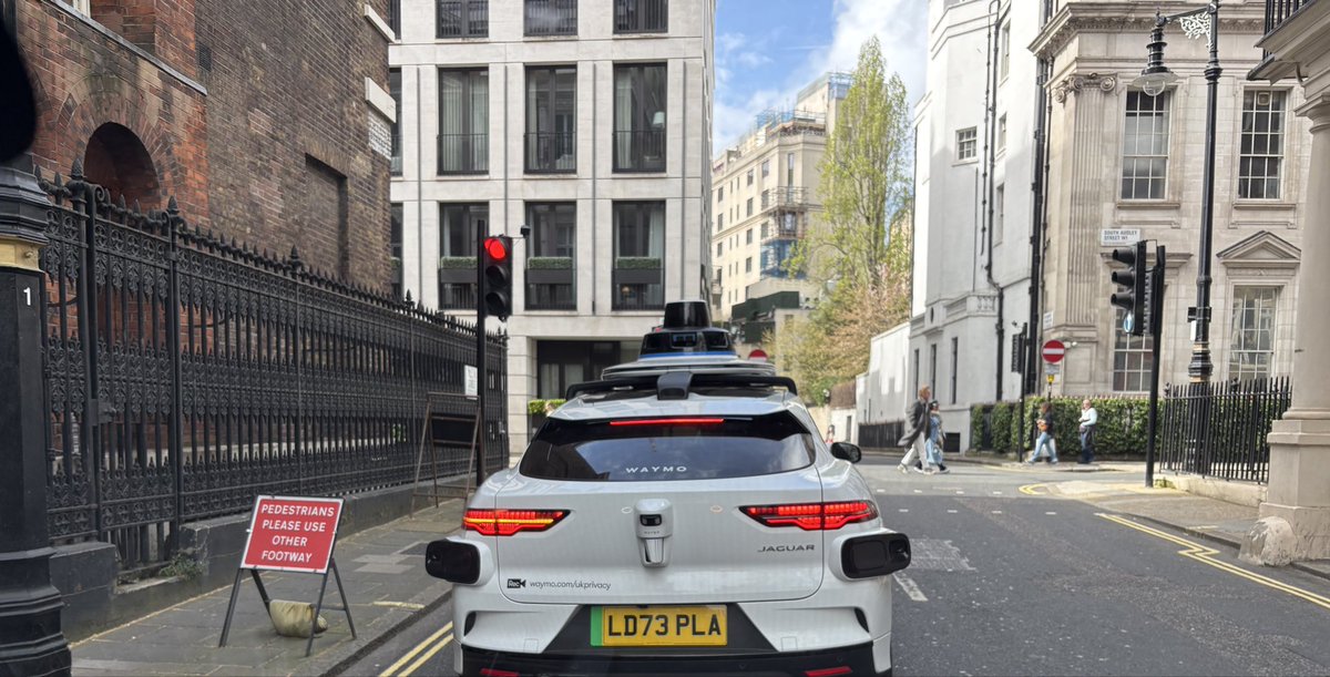 gblondon1's tweet photo. Stuck behind a Waymo , and lights are stuck on red, car not moving driver can’t move it spoke to him he said “he has to call dispatch to see what to do” it’s the future folks. https://t.co/schRGzoSkB