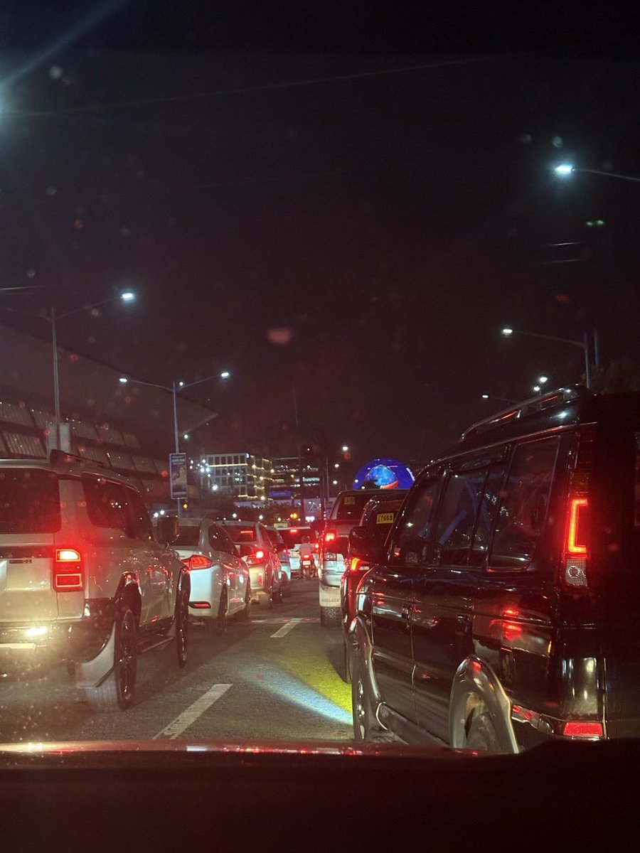 _msrachelle's tweet photo. lala ng traffic tas ang taas ng fuel prices???? https://t.co/uxIN8hloss