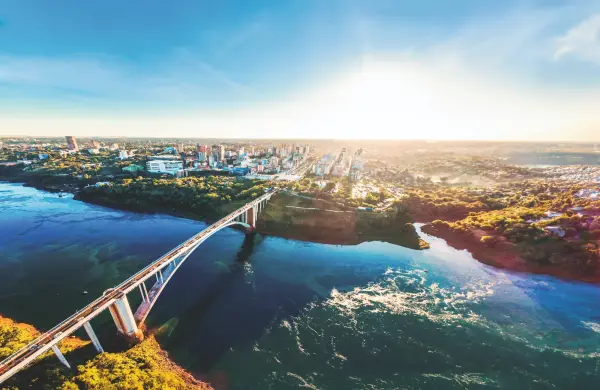 🦾🇵🇾Ciudad del Este: de epicentro comercial a referencia económica
📍Solo el 2024, Alto Paraná fue líder en exportaciones con más de US$ 2.300 millones en ingresos, 
📍Además Ciudad del Este se sitúa como el epicentro de las industrias de maquila.

forbes.com.py/negocios/ciuda…