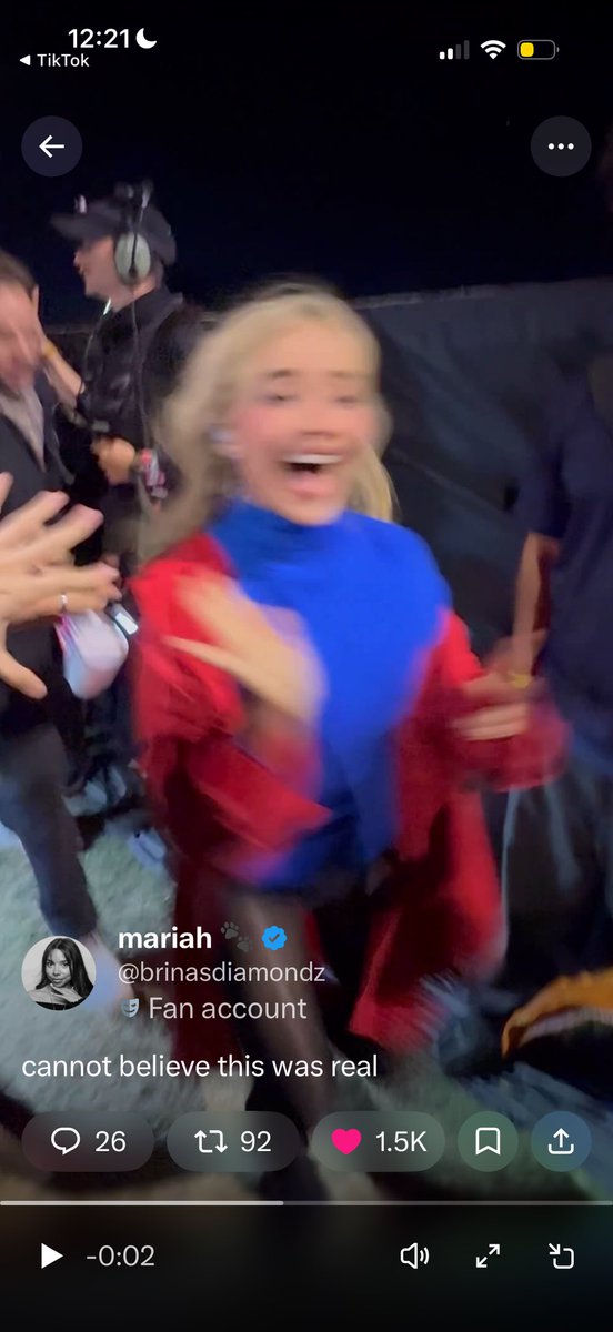 𝐞𝐥𝐥𝐢𝐞🪽 saw sabrina 💌 tweet media