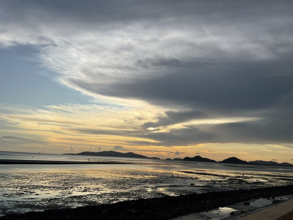 の𝖆|𝖎𝖓𝖌’ྀ🖤🤍ིྀ tweet media