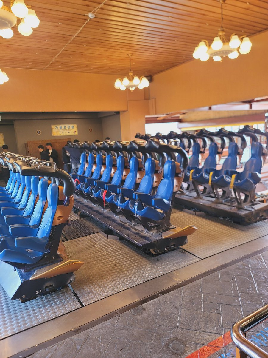 KKKAMUI's tweet photo. 경주월드 4시간에 놀이기구 3개 굿 https://t.co/Xs8vM0Px01