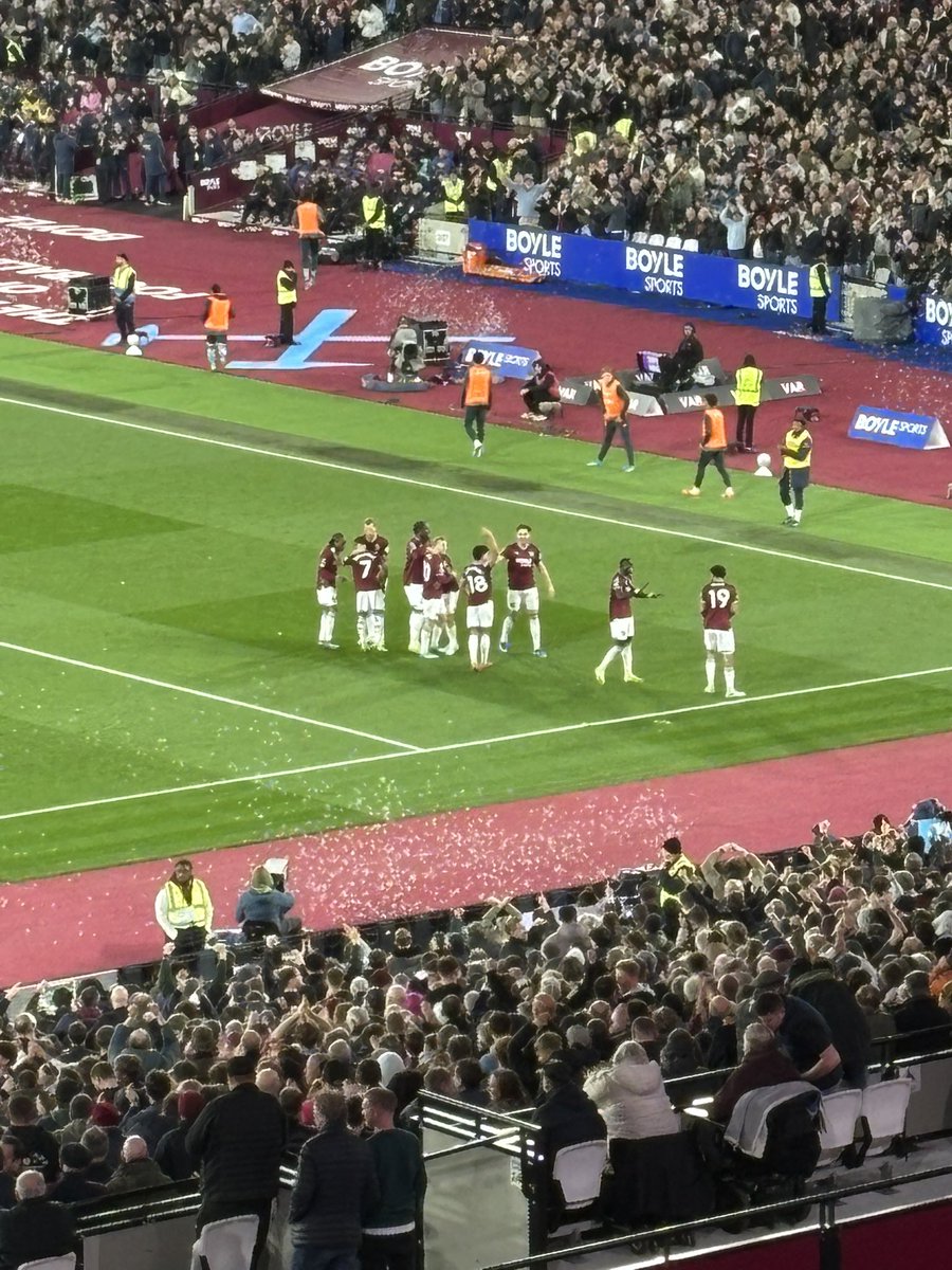 Danhammer97's tweet photo. Vital 3 points last night⚒ #COYI #WHUFC https://t.co/wu4652KAt4
