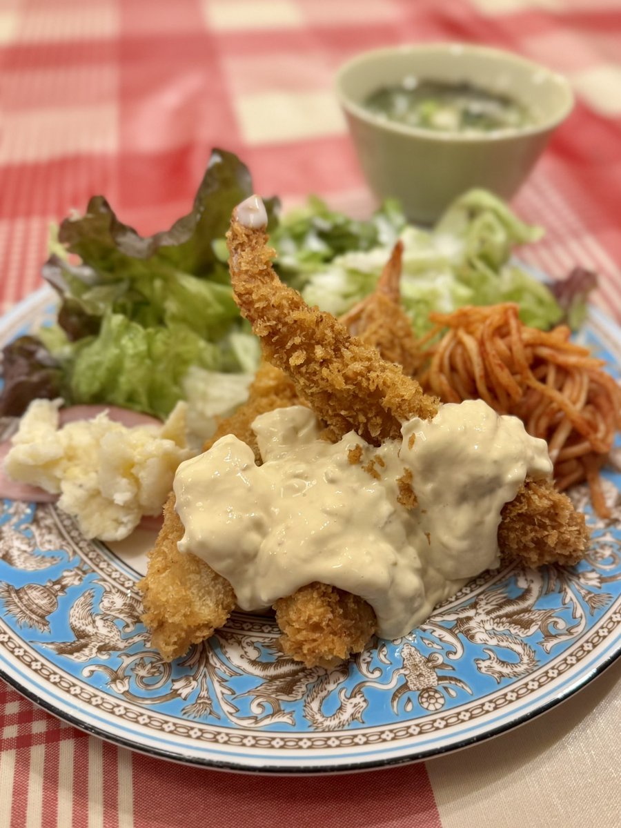 演歌流れる店内でエビフライ定食🍤
うめぇ