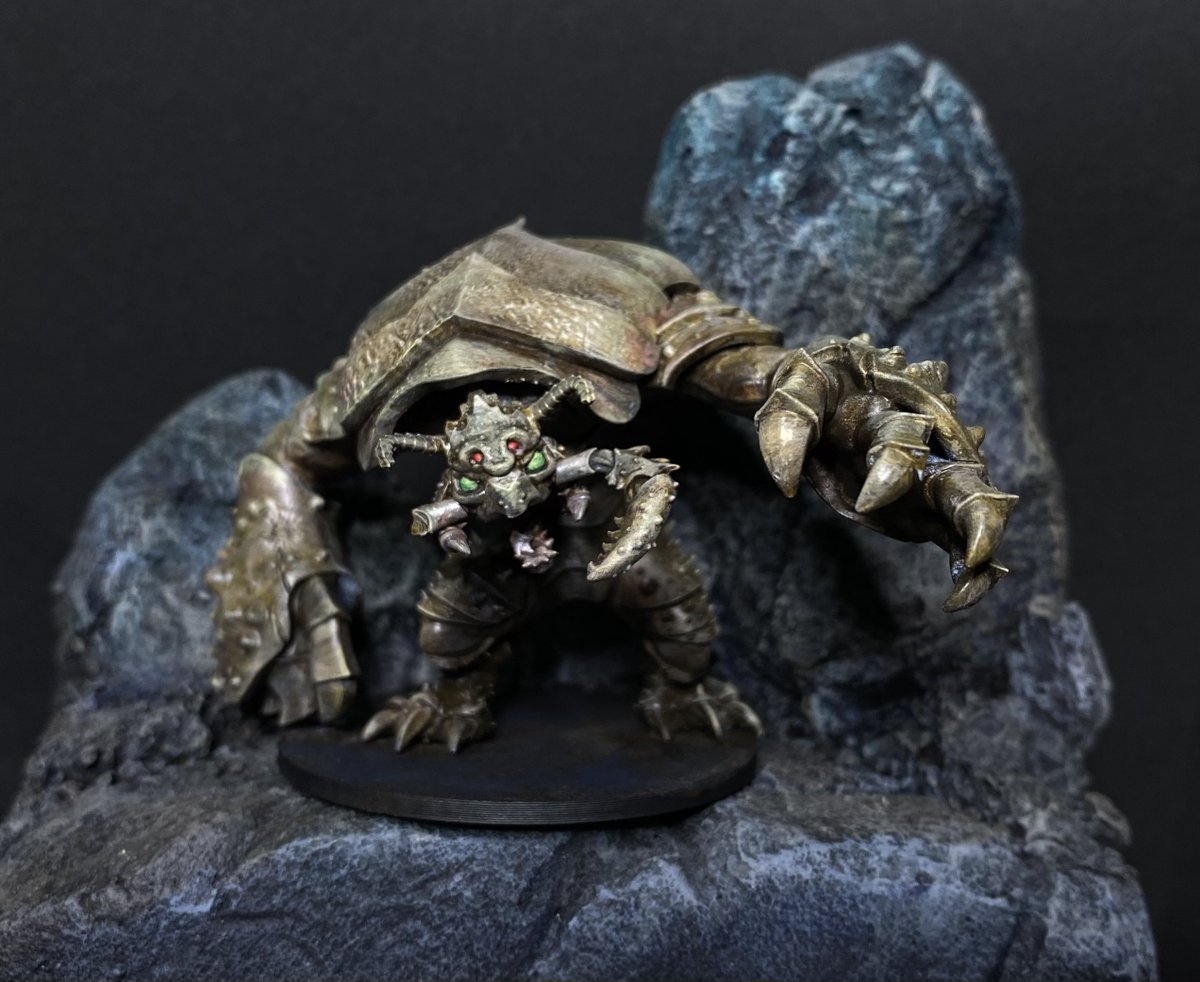 gomax20141's tweet image. アンバーハルク完成です！
#miniaturepainting 
#hotgoblin 
#dnd 
D&amp;amp;Dオリジナルクリーチャーの中でもかなり好きなモンスターです
地蟲のような甲虫のような外殻と複眼
そして鋭い牙や爪
迫力あるモデル、楽しくペイントできました