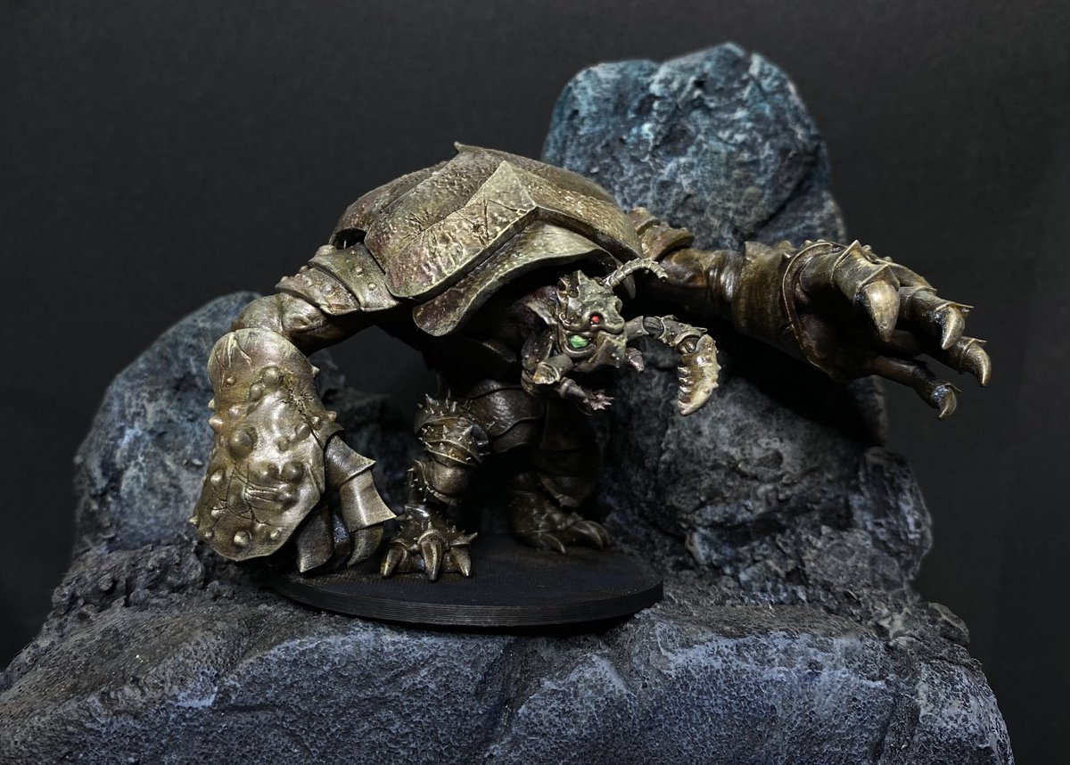 gomax20141's tweet image. アンバーハルク完成です！
#miniaturepainting 
#hotgoblin 
#dnd 
D&amp;amp;Dオリジナルクリーチャーの中でもかなり好きなモンスターです
地蟲のような甲虫のような外殻と複眼
そして鋭い牙や爪
迫力あるモデル、楽しくペイントできました